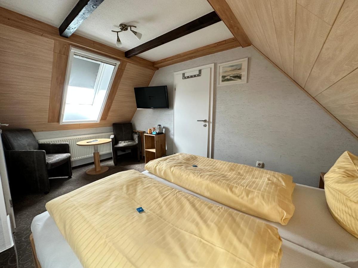 Hotel Peters Schwalbennest Neuharlingersiel Esterno foto